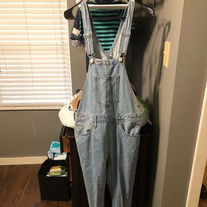 Levi Light Wash Overalls 27
